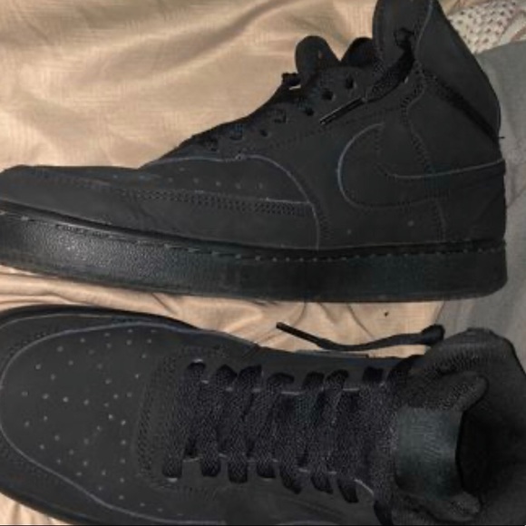 Black Nike - Picture 3 of 3